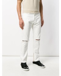weiße Jeans mit Destroyed-Effekten von Ih Nom Uh Nit