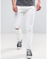 weiße Jeans mit Destroyed-Effekten von Wrangler