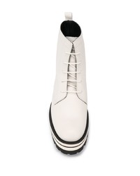 weiße klobige flache Stiefel mit einer Schnürung aus Leder von Paloma Barceló