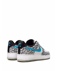 weiße Leder niedrige Sneakers mit Leopardenmuster von Nike