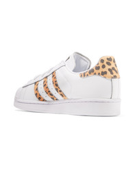 weiße Leder niedrige Sneakers mit Leopardenmuster von adidas Originals