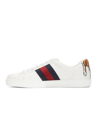 weiße Leder niedrige Sneakers mit Schlangenmuster von Gucci