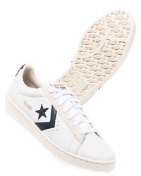 weiße Leder niedrige Sneakers mit Sternenmuster von Converse