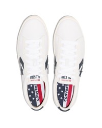 weiße Leder niedrige Sneakers mit Sternenmuster von Converse