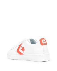 weiße Leder niedrige Sneakers mit Sternenmuster von Converse