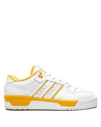 weiße Leder niedrige Sneakers von adidas