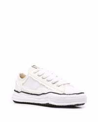 weiße Leder niedrige Sneakers von Maison Mihara Yasuhiro