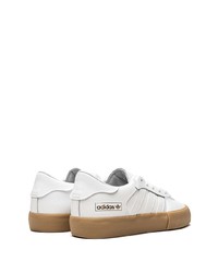 weiße Leder niedrige Sneakers von adidas