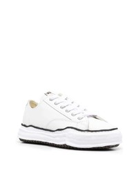 weiße Leder niedrige Sneakers von Maison Mihara Yasuhiro