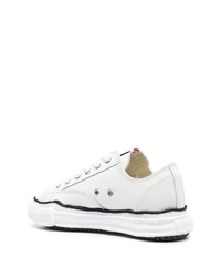 weiße Leder niedrige Sneakers von Maison Mihara Yasuhiro