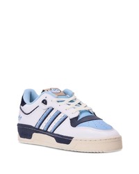 weiße Leder niedrige Sneakers von adidas