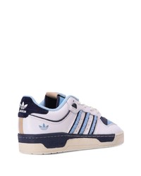 weiße Leder niedrige Sneakers von adidas