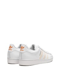 weiße Leder niedrige Sneakers von adidas