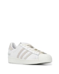 weiße Leder niedrige Sneakers von adidas