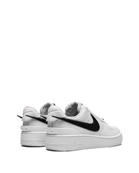 weiße Leder niedrige Sneakers von Nike