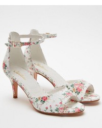 weiße Leder Sandaletten mit Blumenmuster von Joe Browns