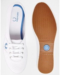 weiße Leinenschuhe von Fred Perry