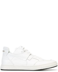 weiße niedrige Sneakers mit geometrischem Muster