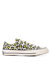 weiße niedrige Sneakers mit Leopardenmuster von Converse