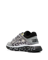 weiße niedrige Sneakers mit Schlangenmuster von Versace