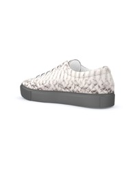 weiße niedrige Sneakers mit Schlangenmuster von Swear