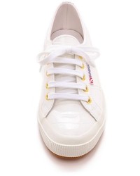 weiße niedrige Sneakers von Superga