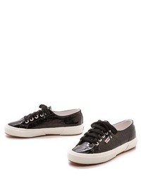 weiße niedrige Sneakers von Superga