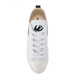 weiße niedrige Sneakers von McQ
