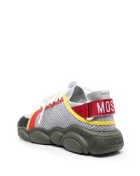 weiße niedrige Sneakers von Moschino