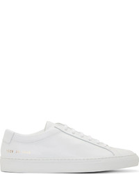 weiße niedrige Sneakers von Common Projects