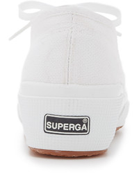 weiße niedrige Sneakers von Superga