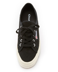 weiße niedrige Sneakers von Superga