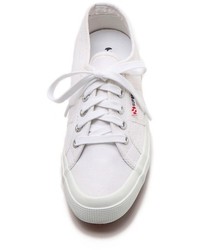 weiße niedrige Sneakers von Superga