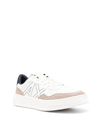 weiße niedrige Sneakers von Armani Exchange