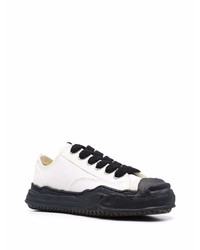 weiße niedrige Sneakers von Maison Mihara Yasuhiro