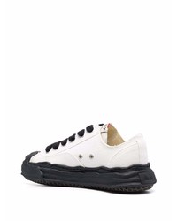 weiße niedrige Sneakers von Maison Mihara Yasuhiro