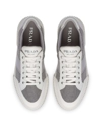 weiße niedrige Sneakers von Prada