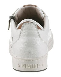 weiße niedrige Sneakers von Mustang Shoes