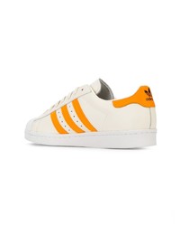 weiße niedrige Sneakers von adidas