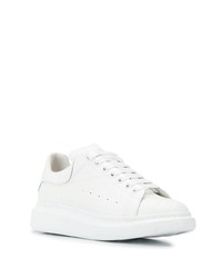 weiße niedrige Sneakers von Alexander McQueen