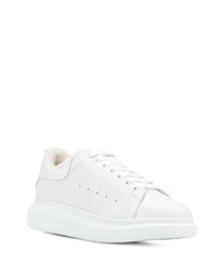 weiße niedrige Sneakers von Alexander McQueen