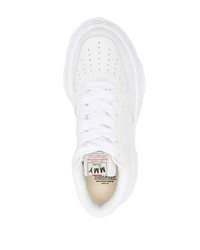weiße niedrige Sneakers von Maison Mihara Yasuhiro