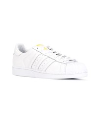 weiße niedrige Sneakers von adidas