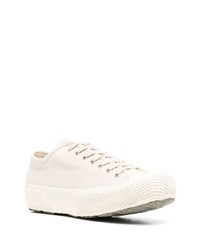 weiße niedrige Sneakers von Superga