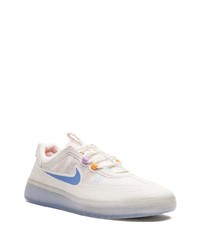 weiße niedrige Sneakers von Nike