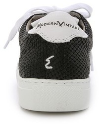 weiße niedrige Sneakers von Modern Vintage