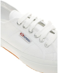 weiße niedrige Sneakers von Superga