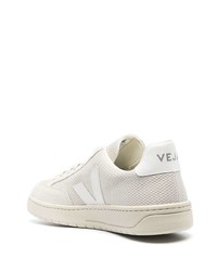 weiße niedrige Sneakers von Veja