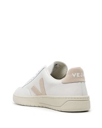 weiße niedrige Sneakers von Veja