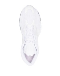 weiße niedrige Sneakers von Mizuno